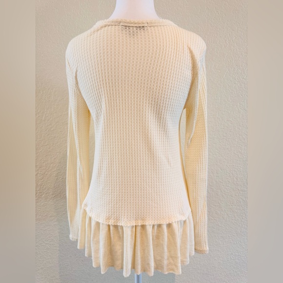 Anthropologie - Eri + Ali - Waffle Knit V- Neck Peplum Top – Cream – Size XS - Picture 3 of 12
